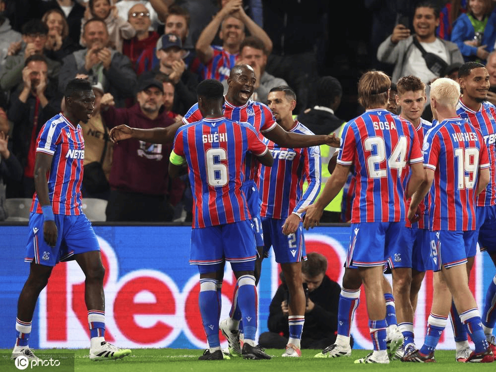 欧国联场场焦点对决球迷狂热支持心仪球队的简单介绍